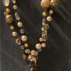 Elegant Gold and Pearl Necklace